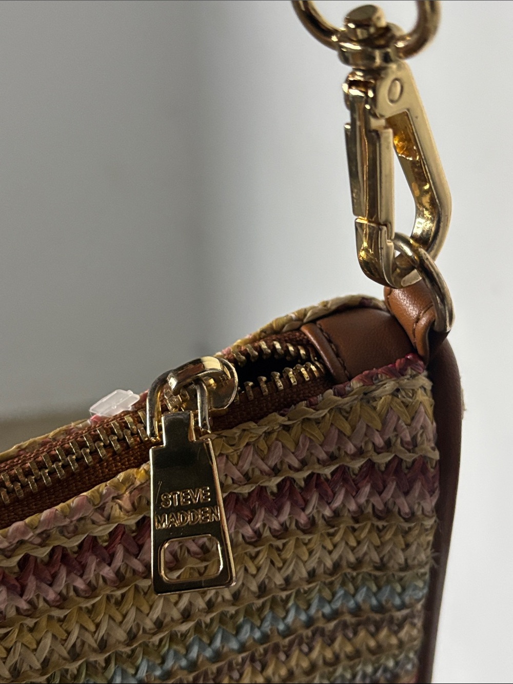 Steve Madden(Bvettal) Straw Crossbody Leather AirPod Case  - Picture 5 of 8